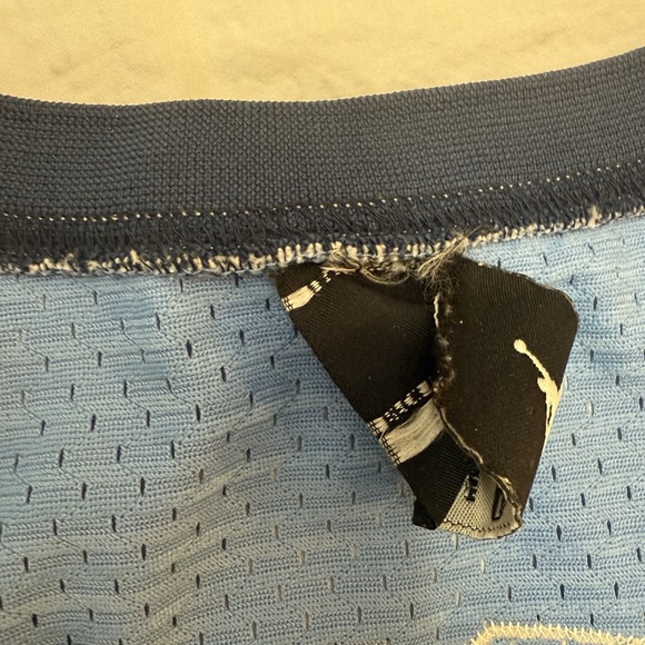 Nike Men's Jordan Size Large  Blue Limited  Edition North Carolina  Jersey - Picture 4 of 12